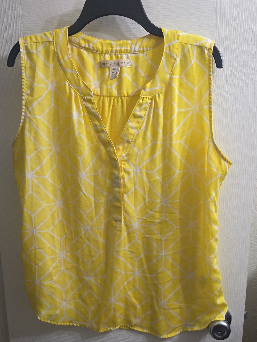 Hanna & Gracie Yellow Geometric Sleeveless V-Neck Tank Top Size XL